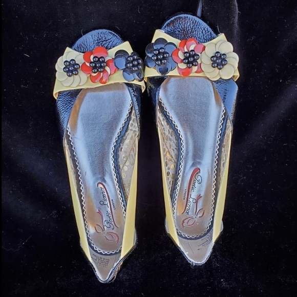 Poetic License London Open Toed Retro Design Leather Flowered Flats. - Picture 2 of 16